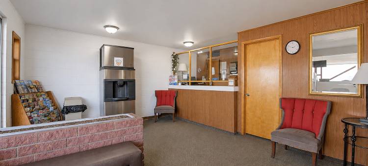 First Inn by OYO Quinter Hwy 70图片
