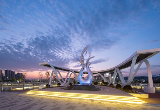 GRAND NEW CENTURY HOTEL SHENGZHOU Hotel Overview