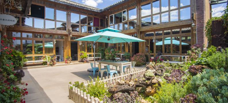 丽江春天里·站台艺术美宿图片