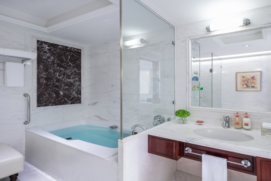 Crowne Plaza Hotel & Suites Landmark ShenzhenHotel Overview