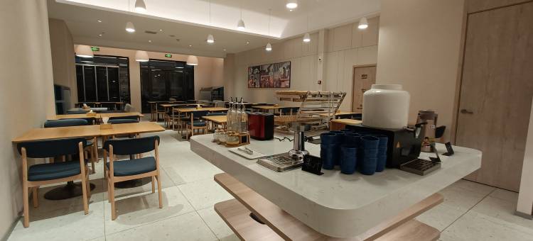 如家商旅酒店(大连金石滩轻轨车站发现王国店)图片