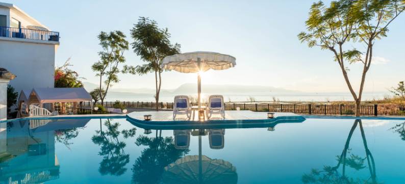 海恋|Cloud Nest·云栖蓝湾·设计师无边泳池度假民宿(洱海店)图片