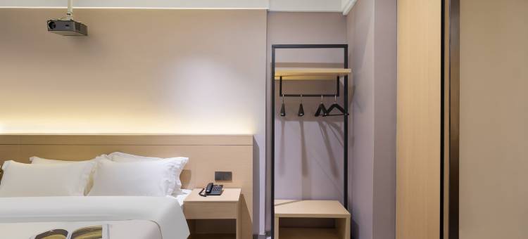 越家轻奢酒店(阜阳商厦火车站店)图片