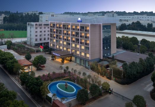 戴斯精选温德姆酒店（昆明长水机场印成路店）外景图