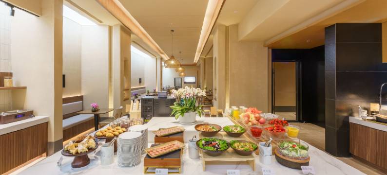 青岛五四广场麦凯乐亚朵酒店图片