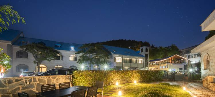 庐山脂红酒店(庐山风景名胜区牯岭街美庐店)图片