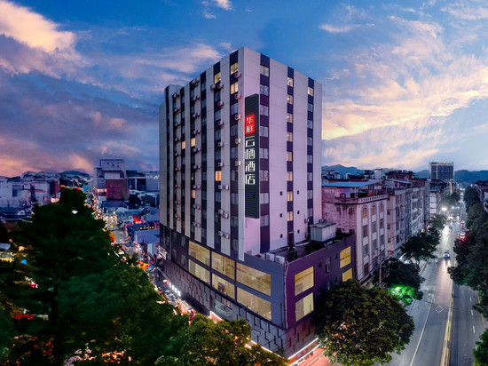 华庭云栖酒店(宾阳炮龙老庙百货大楼店)