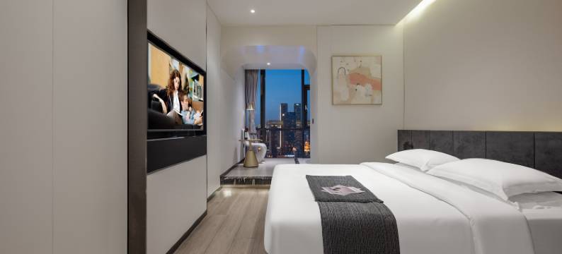 南倾·一岛高空江景酒店(重庆解放碑洪崖洞店)图片