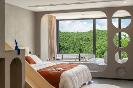 安吉水墨山川亲子私汤度假美宿(云上草原熊猫部落探险乐园店)图片