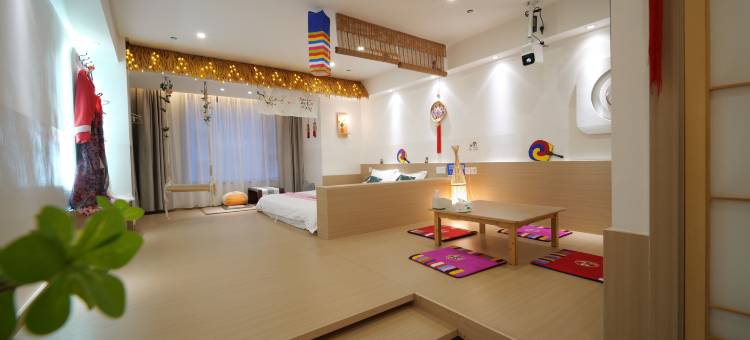 拾忆·轻奢网红观影民宿(延吉延边大学网红墙店)图片