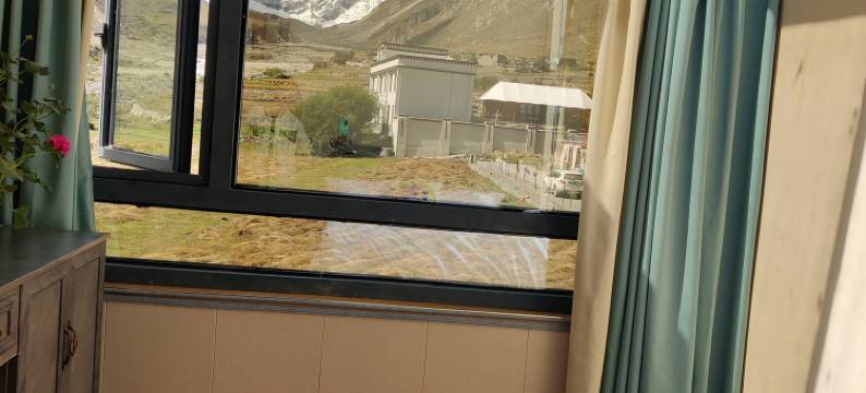 洛扎白玛林央金家庭旅馆图片