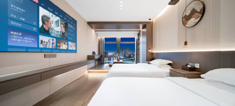 华菲云端江景酒店(重庆观音桥北滨一路店)图片