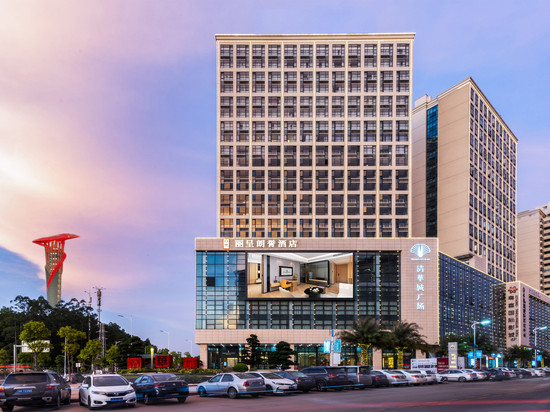 丽呈朗誉酒店(茂名信宜教育城流云阁观光塔店)