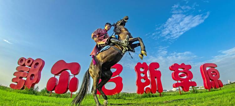 鄂尔多斯草原蒙古包民宿图片
