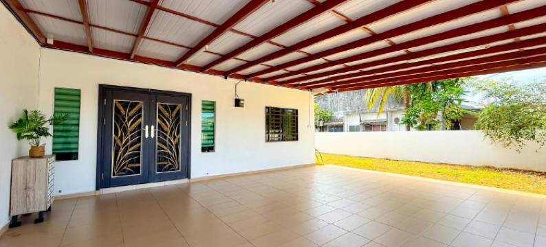 位于高渊的3卧室半独立房屋-3200平方米 带3间厕所 -开心民宿(HAPPY GUEST HOUSE NIBONG TEBAL)图片