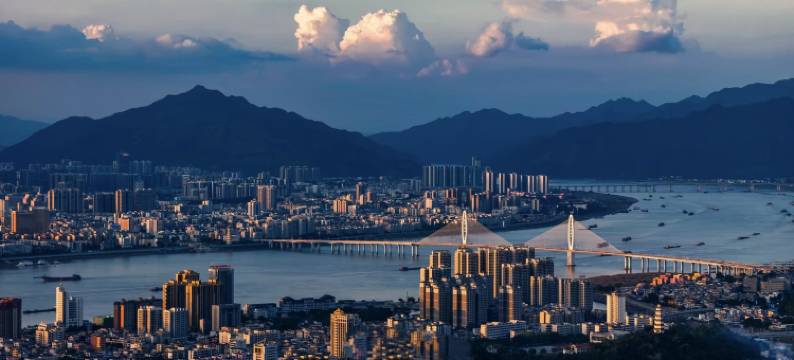 肇庆·富米FullmeCinemaBathtub设计酒店(七星岩东门广场店)图片