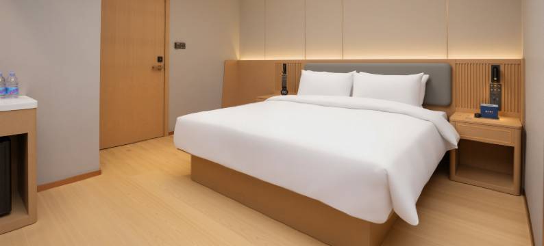 沐江南酒店(南京玄武湖玄武门地铁站店)图片