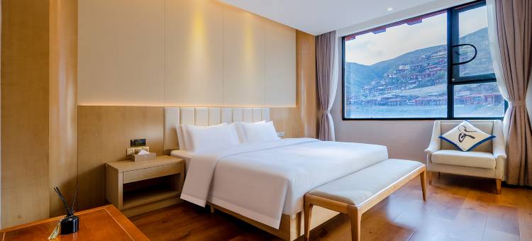 炉霍茶休饭店图片