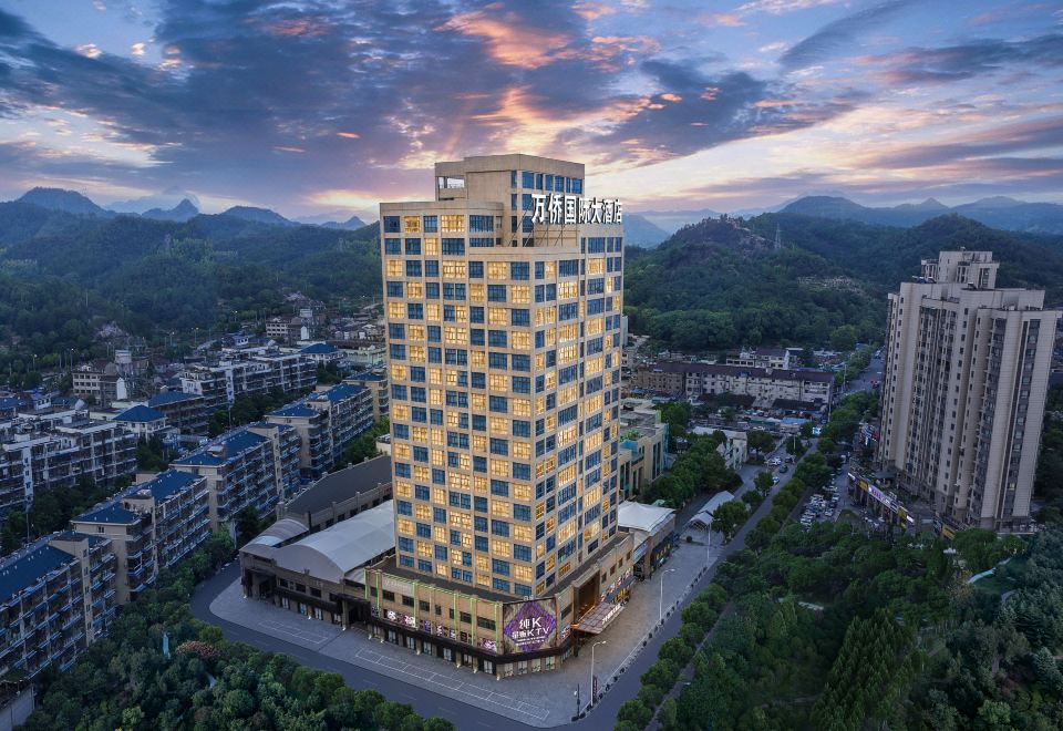万侨国际大酒店（江泰国际广场丽水汽车城店）外景图