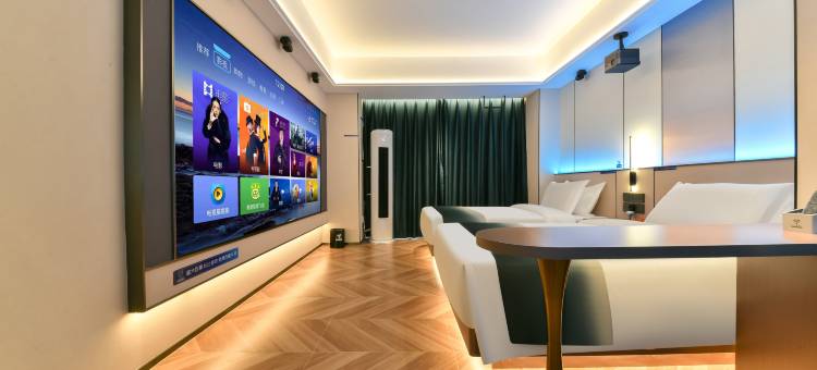 叶与晨电竞电影酒店(石家庄火车站河北艺术中心店)图片