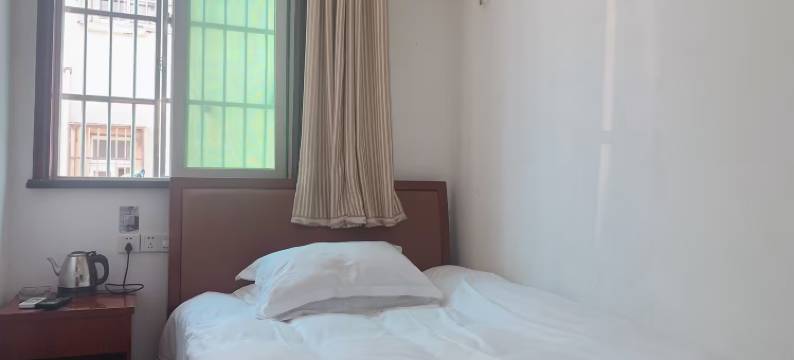 新明雪宾馆(岚山日百万德福店)图片