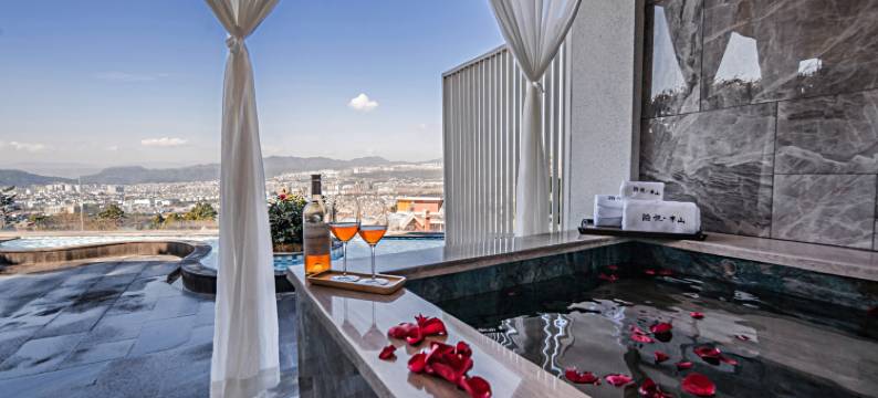 腾冲聆荷渡·泊悦半山温泉酒店图片