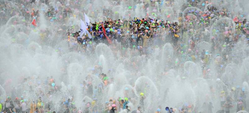 靠岸·十二清居酒店(西双版纳景洪曼城店)图片