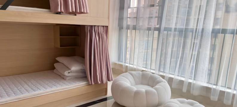 沈阳那年太空舱台球青年旅舍(瀚都国际店)图片