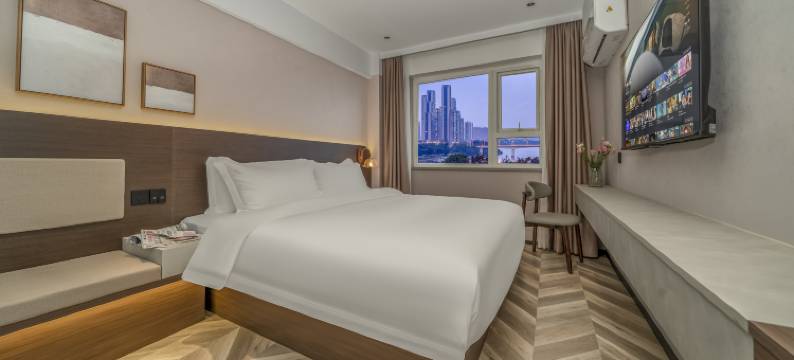 安达曼星途酒店(南宁朝阳广场地铁站三街两巷店)图片