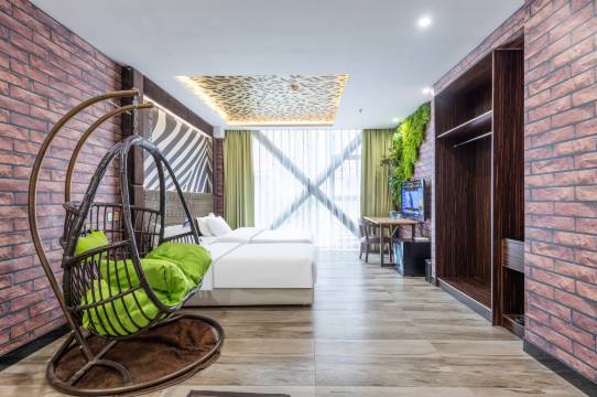 鲜居精品主题酒店(番禺市桥奥园广场店)