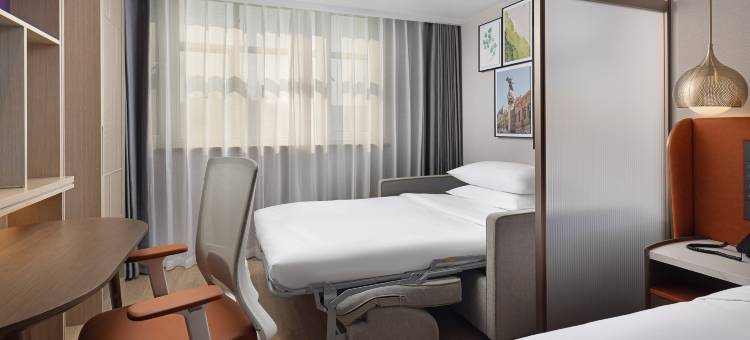 哈尔滨中央大街索菲亚教堂希尔顿惠庭酒店图片