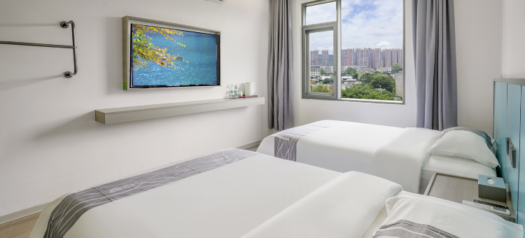 小鹿辰客酒店(河池市中心广场店)图片