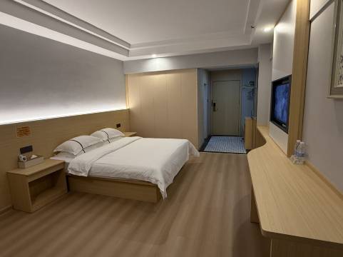 金港大酒店(玉林中药港大润发店)