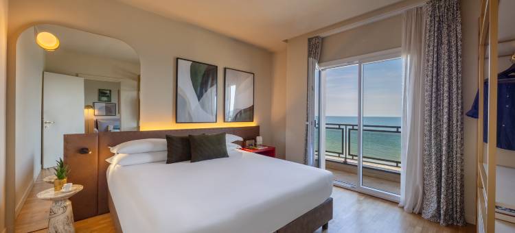 佩沙罗的查理(Charlie in Pesaro)图片