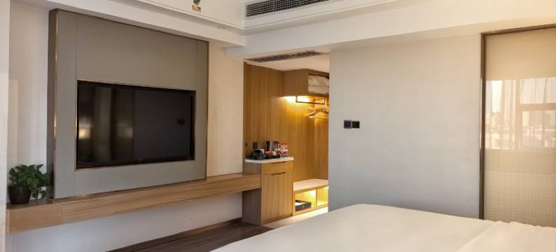 Q有趣电竞酒店(贵港职业教育中心店)图片