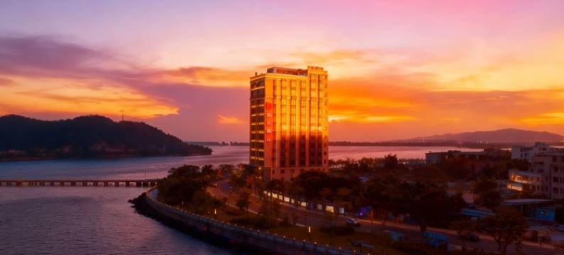 柏曼日光全景臻选酒店(汕尾二马路美食街店)图片