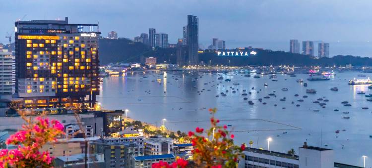 芭提雅 MUXA 海景公寓｜市中心高层海景・无边泳池・步行至海滩(Muxa Condo - Centric Sea)图片