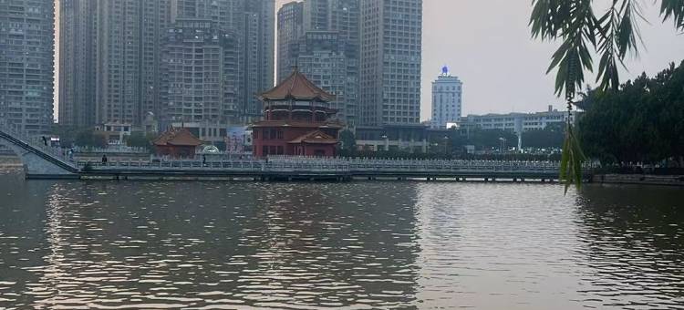 长兴智慧酒店(蒙自南湖公园店)图片