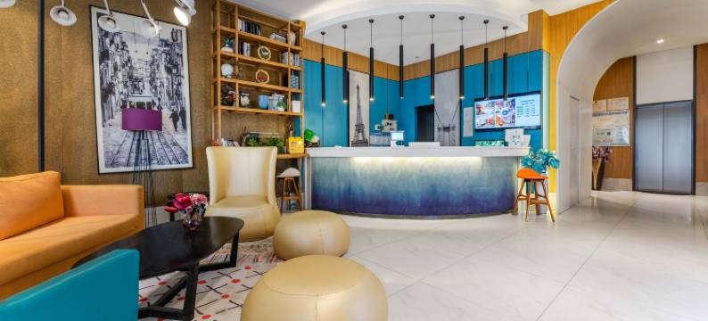 罗兰时尚酒店(郑州万锦城福塔东地铁站店)图片