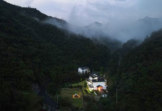 Xianglu Yimo - Valley Streaming Holiday b&b Hotel Overview