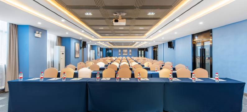 武汉维佳青舍酒店(武汉南湖理工大学店)图片