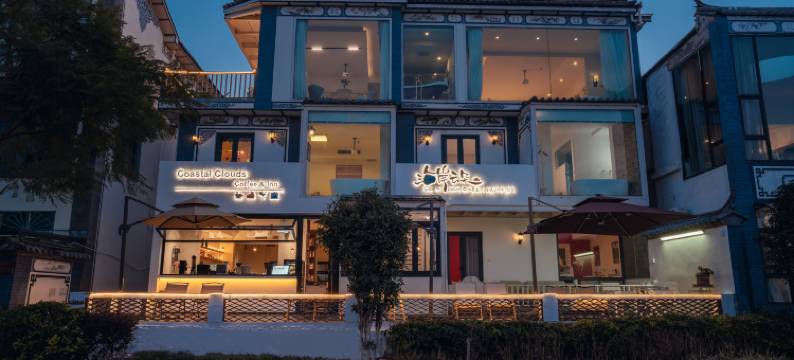 海岸云朵海景美宿图片