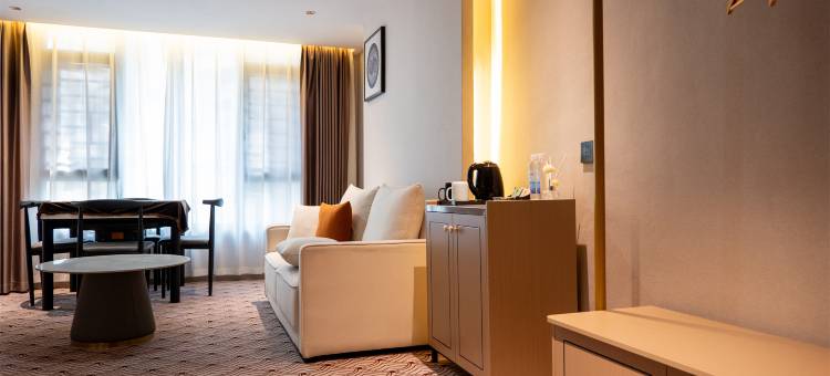 九天嘉尔酒店(凤凰古城游客中心店)图片