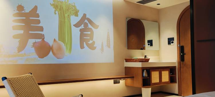 秋寓·设计师智能美宿(汕头珠江路美食街高铁站店)图片