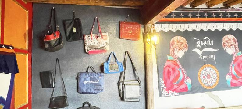 理塘鹤鸣天空·藏舍(勒通古镇千户藏寨景区店)图片