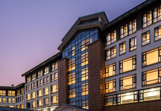 Diamond Holiday Crown Hotel over view