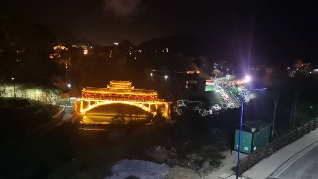 尘外高端观景民宿(芙蓉镇景区瀑布店)图片