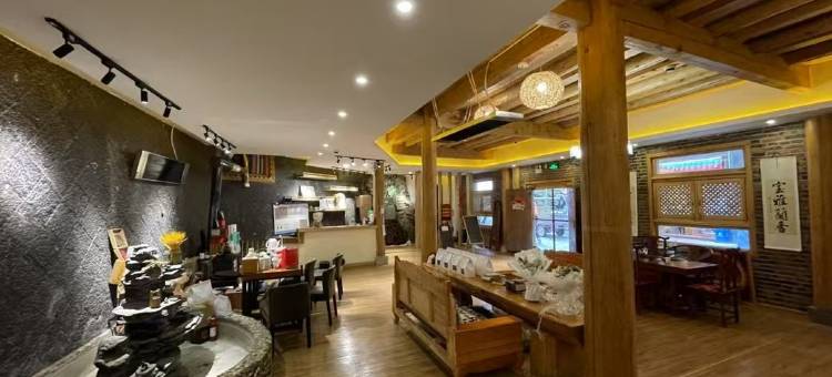 香格里拉中隐供氧精品客栈(独克宗古城店)图片
