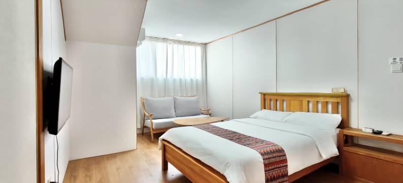 青岛永日香酒店(台东步行街海泊河公园地铁站店)图片