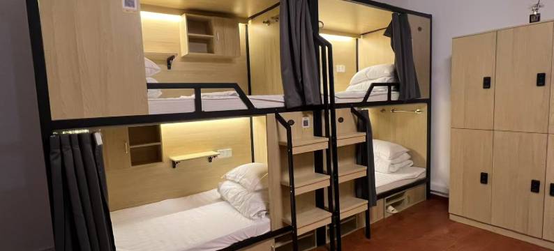 青岛鲸途国际青年旅舍(君峰路地铁站店)图片